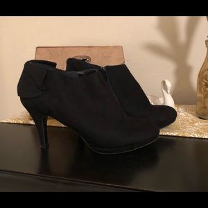 🔥Black suede Booties size 7.5